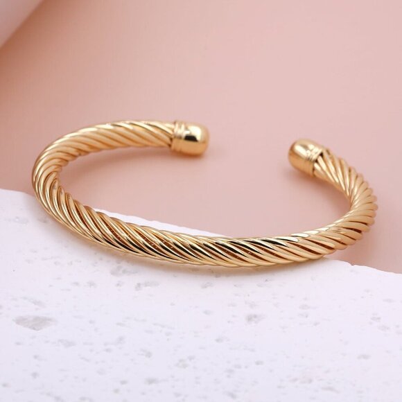 Gold toned Boho Women's cuff Bracelet Chain - Picture 2 of 5